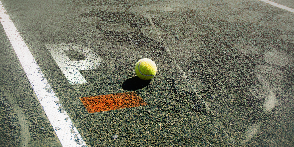 빠른 경기에서 더욱 실력 발휘를 하는 테니스 선수는 누구일까요? 